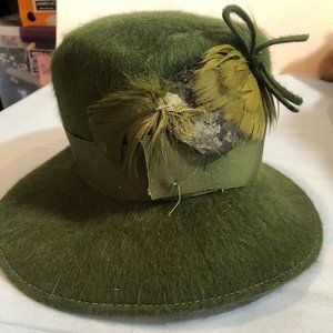 VINTAGE MCM Women's Neumann Endler KMF Green Hat with Feathers